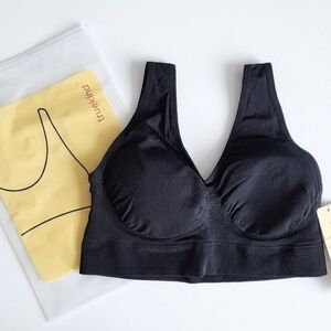 NWT Truekind Everyday Throw-On Wireless Bralette - Black (M)